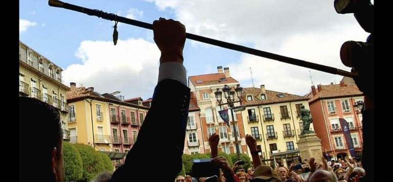 Sorpresa en la constitución de los ayuntamientos con sorpresas en Melilla, Burgos, Huesca, Badalona, Granada o Santa Cruz de Tenerife