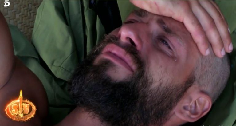 Albert rompe a llorar, tras ser rapado más de la cuenta por error en 'Supervivientes'