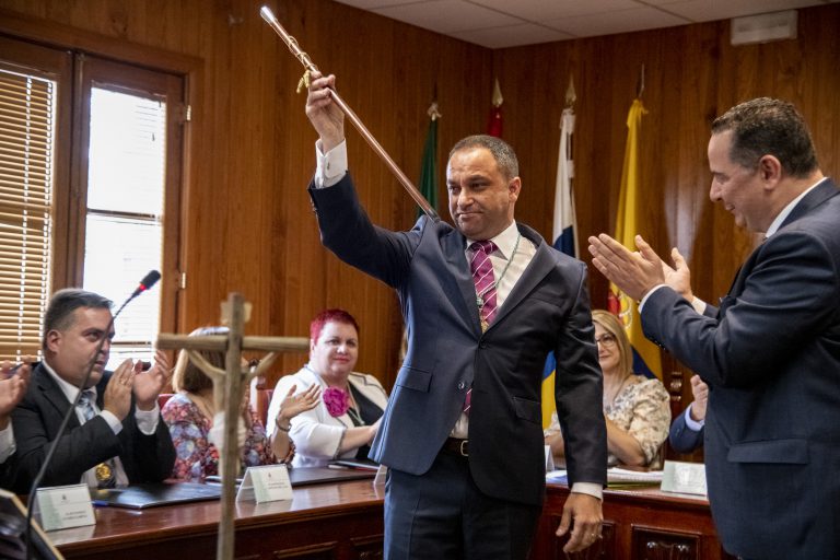 Raúl Afonso toma el mando como alcalde de la Villa de Moya