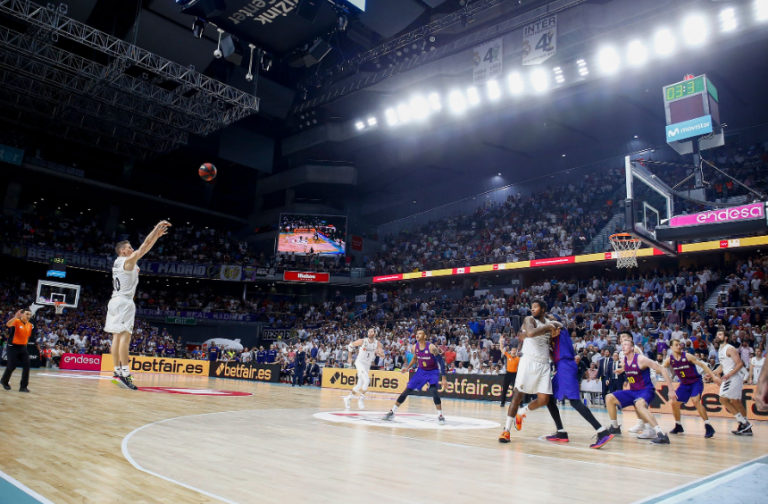 Así fue el 'triplazo' de Carroll en el último segundo del partido que pone al Real Madrid al borde de la Liga