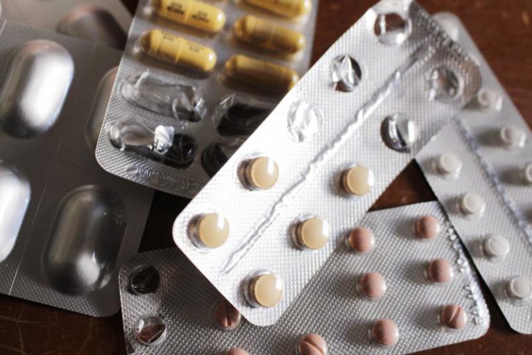 Los farmacéuticos recuerdan la importancia de la hidratación en verano