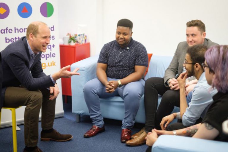 Le preguntan al príncipe Guillermo qué pasaría si sus hijos fueran gays... y así responde