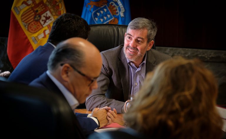 Clavijo pedirá a la ministra de Transición Ecológica que desbloquee el proyecto de rehabilitación del Oliva Beach