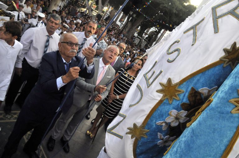 Arrancan las Fiestas de Las Nieves con la Subida de Bandera y Los Gofiones