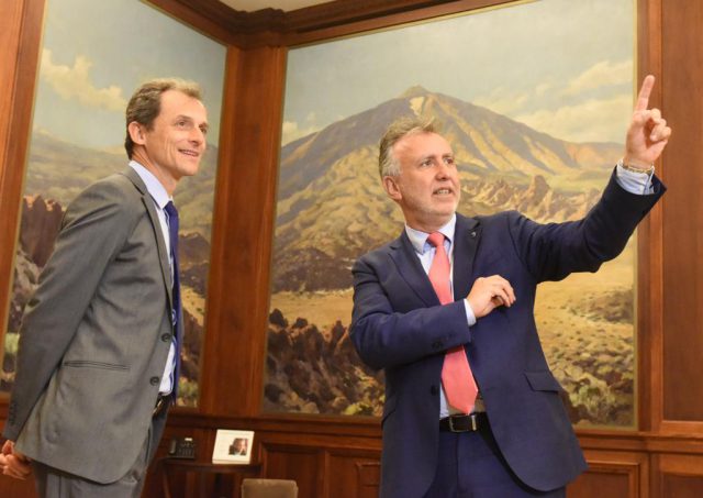 Encuentro entre Ángel Víctor Torres y Pedro Duque 31 AVT Duque1