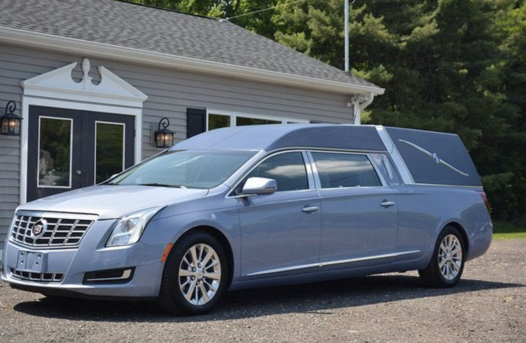 Multan al conductor de un coche fúnebre por circular por un carril de uso compartido: 