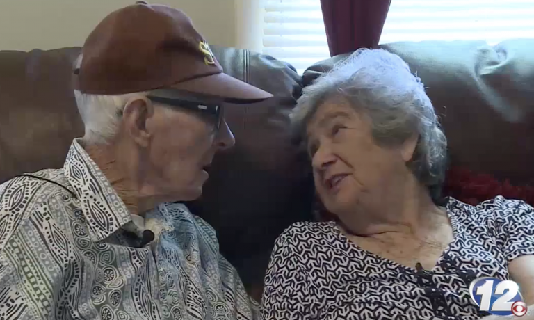 Nace ‘Charlamos’, una iniciativa de acompañamiento telefónico a mayores en soledad