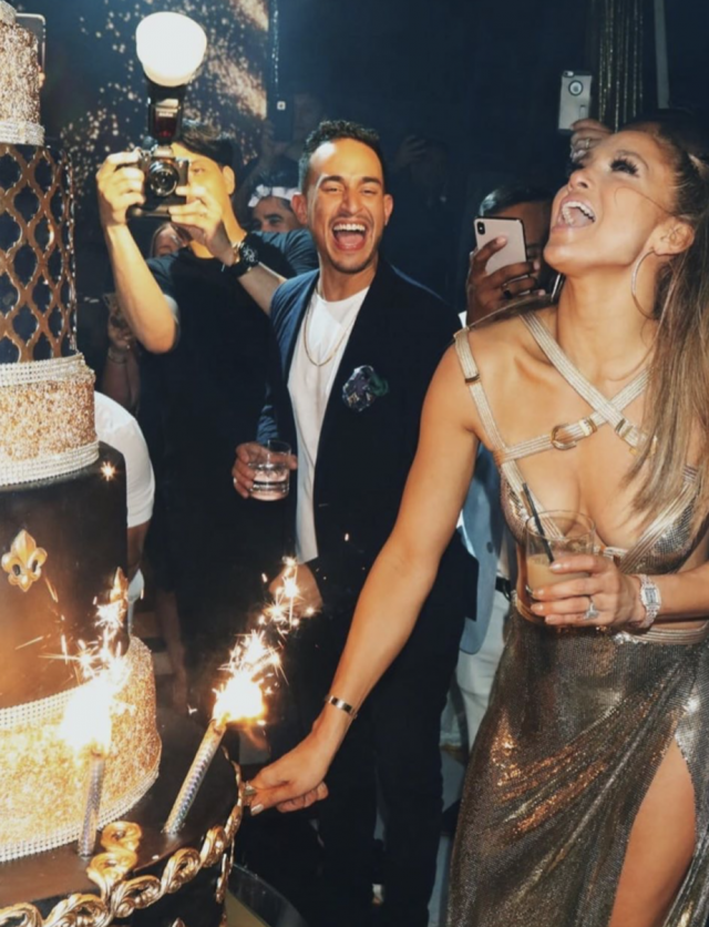 El escotado vestido de Versace que dejó entrever los encantos de Jennifer Lopez 70 Captura de pantalla 2019 07 26 a las 13.26.57