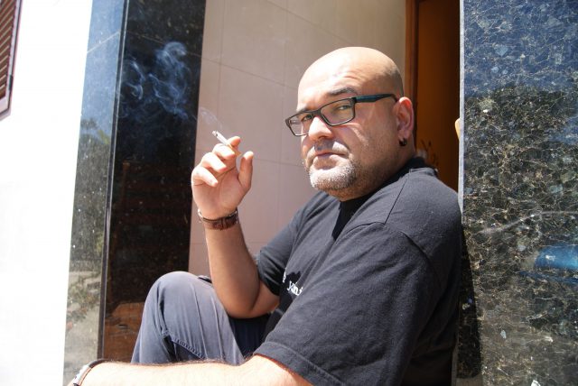 El escritor Alexis Ravelo 1