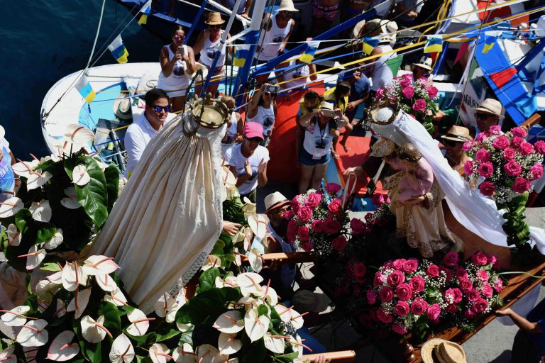 Devoción en la procesión marítima de la  Virgen del Carmen de Arguineguín
