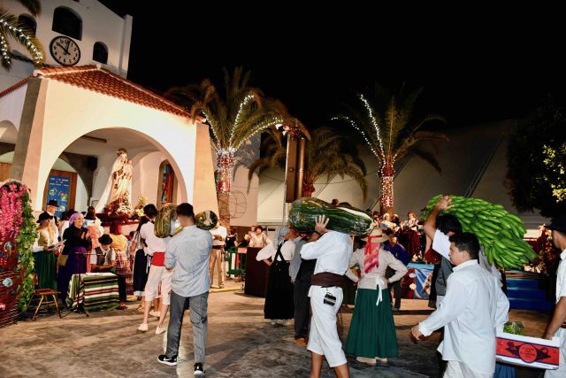 Imagen del acto de la ofrenda a la Virgen del Carmen 2019