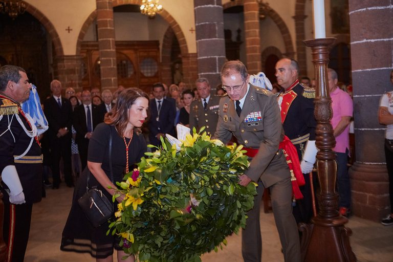Santa Cruz de Tenerife celebra el día de su patrón con una solemne procesión y el recuerdo a los héroes de la Gesta de 1797