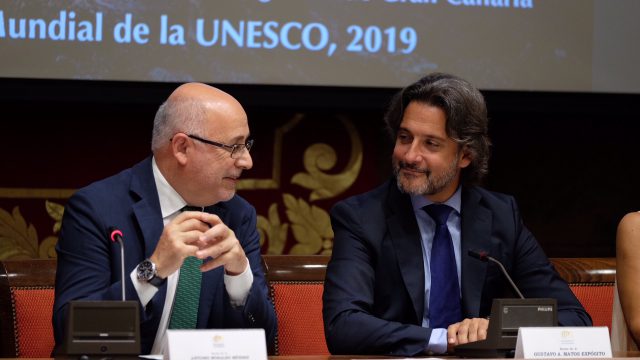 El ancestral tañido de las lapas suena en el homenaje del Parlamento a Risco Caído y las Montañas Sagradas de Gran Canaria 36 Parlamento 2