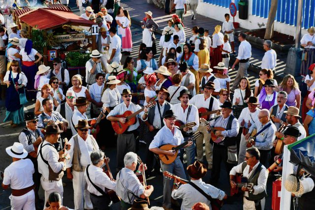 Parranda tocando en la Romería Ofrenda a la Virgen del Carmen 2019 de Arguineguín
