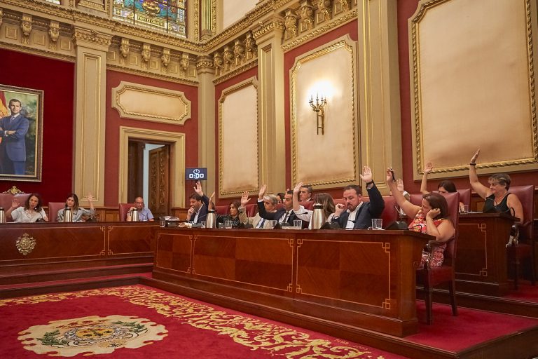El Pleno acuerda eliminar el seguro médico privado para los concejales y concejalas