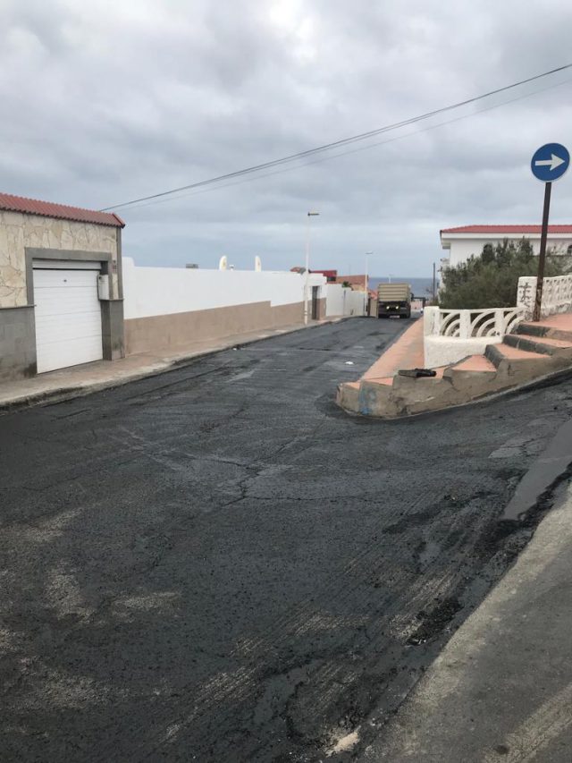 VÍAS Y OBRAS ASFALTADO PLAYA DEL HOMBRE 2019.07 4