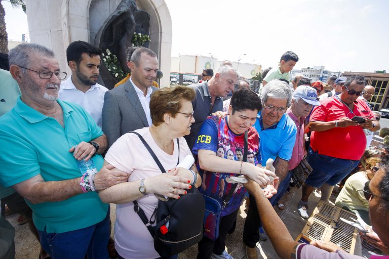 El Ayuntamiento asiste a la ofrenda floral del 39 aniversario del fallecimiento de Belén María