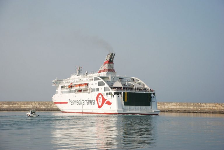 El Gobierno levanta la prohibición a vuelos y ferris procedentes de Italia