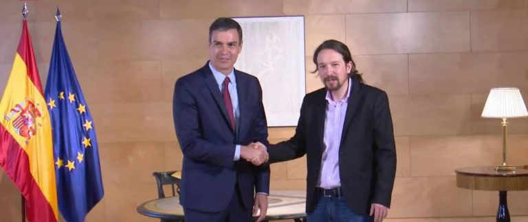 Sánchez e Iglesias pactan subir el salario mínimo a 1.200 euros al mes