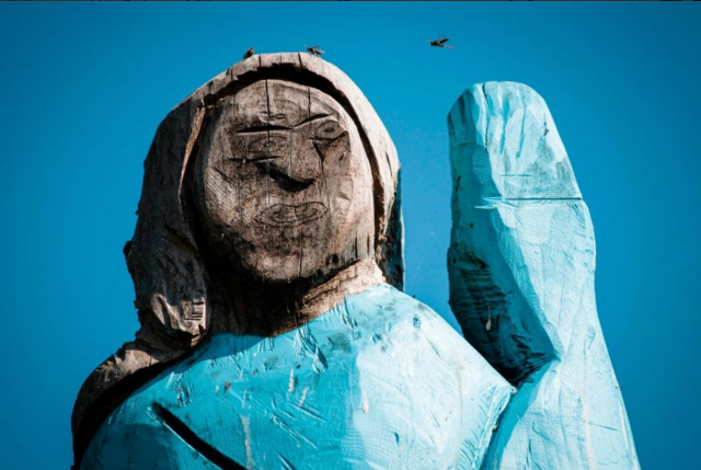 'El Ecce Homo esloveno': así es la nueva estatua dedicada a Melania Trump 1 melania trump estatua