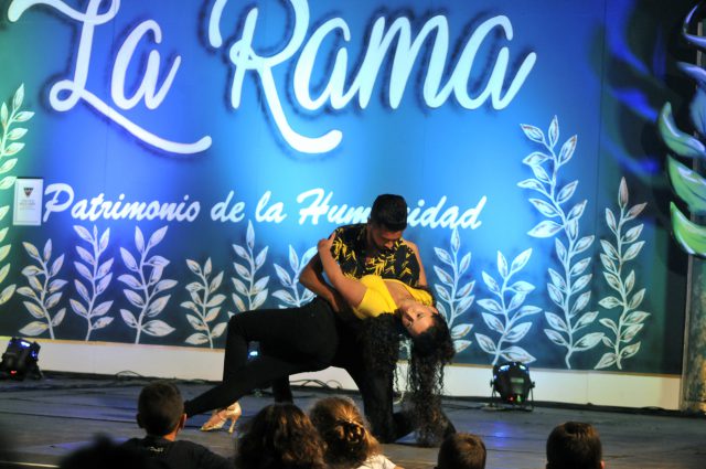 La Plaza de la Constitución acoge la Noche Latina 34 noche latina 4