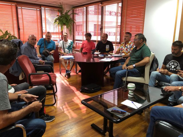 La dirección y el Comité de Empresa apuestan por el diálogo y la transparencia para acabar con la conflictividad laboral en los Centros 28 reunionltecomite