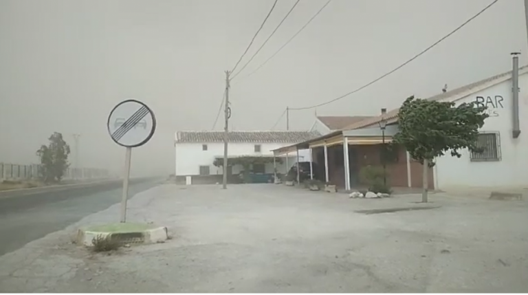 Murcia sufre destrozos por el extraño fenómeno meteorológico 'reventón cálido'