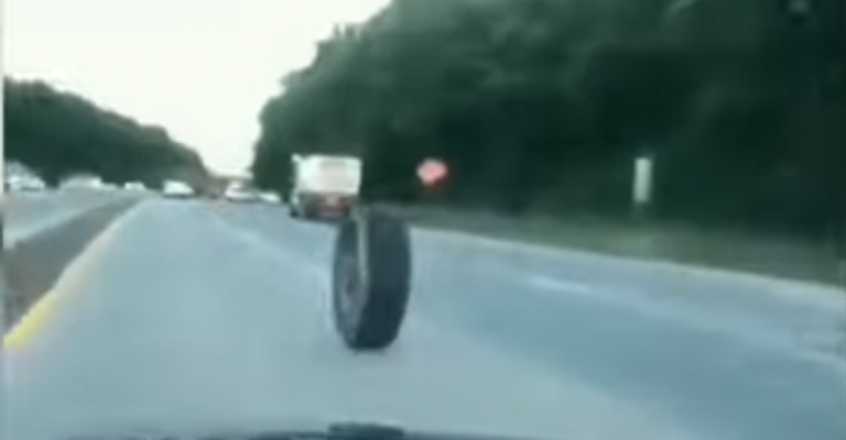 Una rueda suelta provoca un accidente en una autopista de Estados Unidos