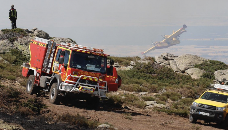Los bomberos confían en dar por controlado esta tarde el incendio de Miraflores tras quemar 235 hectáreas