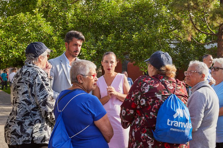 Luis Yeray Gutiérrez y Patricia Hernández destacan el trabajo comunitario de la Escuela de Verano de Taco