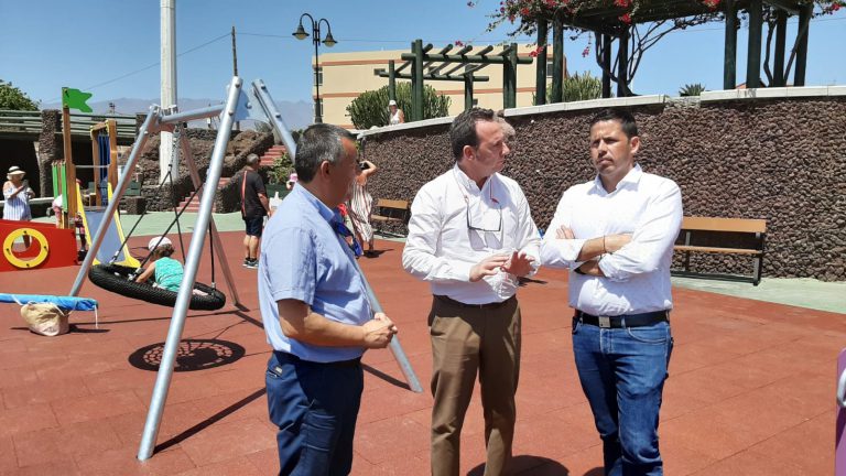 Los niños de Telde cuentan con un renovado parque infantil en Melenara