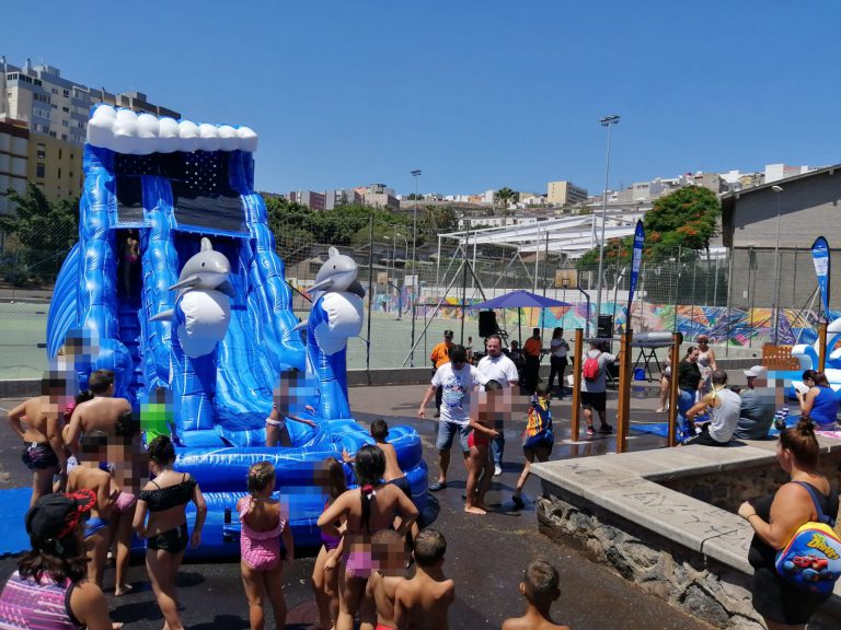 Fiesta del agua gratis en Gines (Sevilla) con hinchable gigante, cañón de espuma y música el 20 de junio