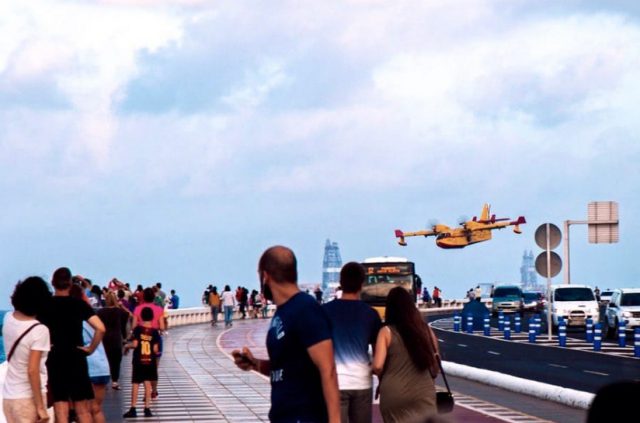 Hidroavión tomandoagua