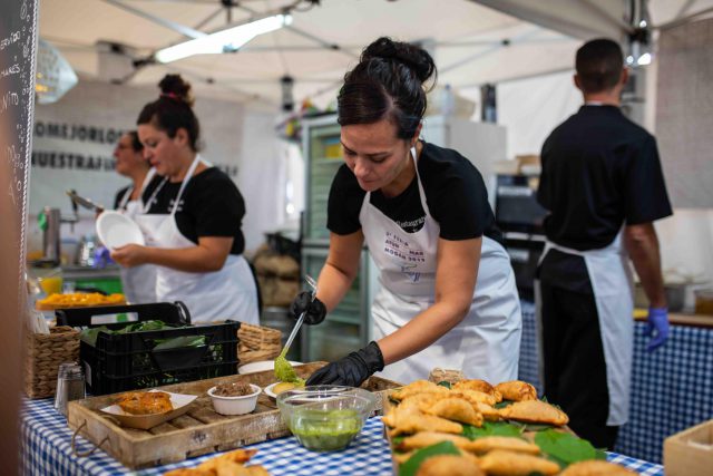 Puesto gastronómico casa Enrique durante la 1ª Jornada de la III Feria del Atún y el Mar de Mogán