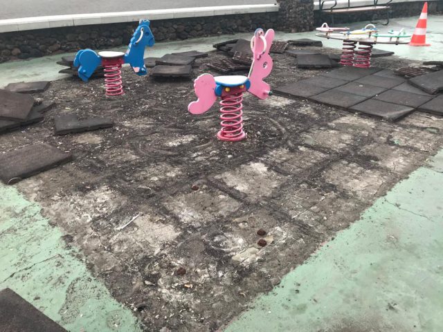 RETIRADA PARQUE INFANTIL MELENARA 4