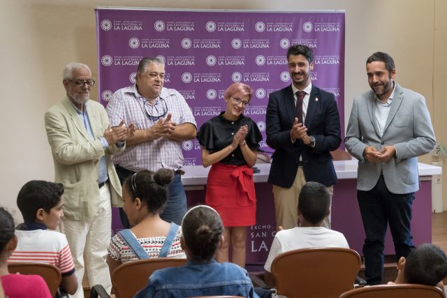 El Ayuntamiento de La Laguna recibe a los menores saharauis del proyecto ‘Vacaciones en paz’ 1 Visita niños saharauis Vacaciones en Paz 1