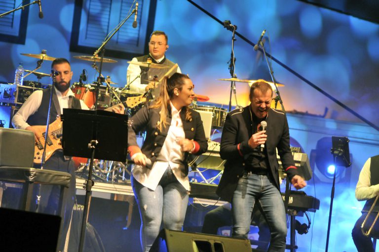 2.000 personas bailan en Agaete el 'Tributo a Marc Anthony'