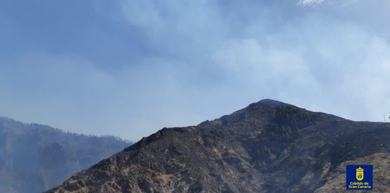 El fuego afecta ya a los municipios de Tejeda, Valleseco, Moya, Gáldar, San Mateo y Santa María de Guía