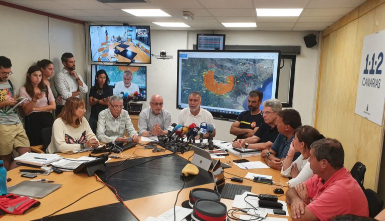 Valleseco casco y Saucillo de Gáldar se está evacuando ante la proximidad del fuego