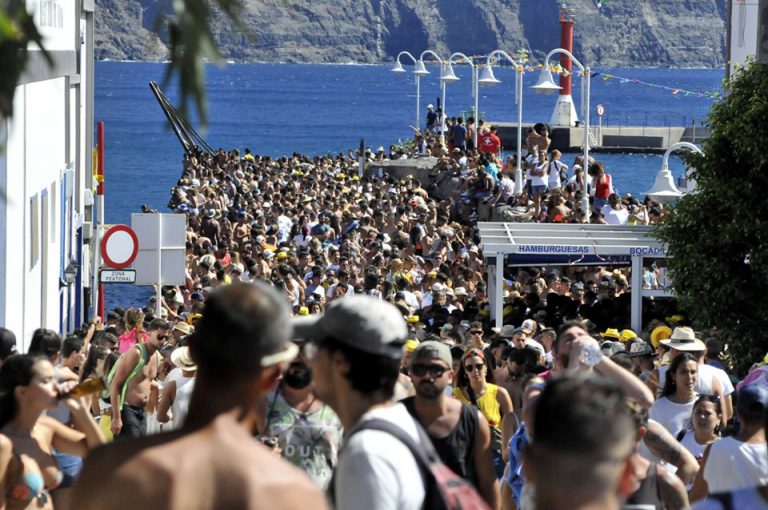 Agaete concentra a miles de personas que danzan al ritmo de La Rama 2019