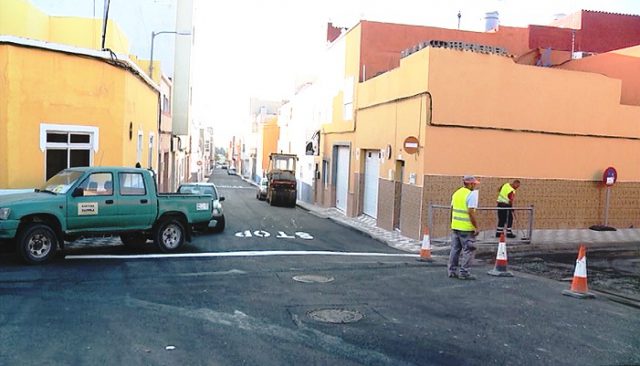 Continúan las obras de asfaltado de varias calles ubicadas en la zona sur del Cruce de Arinaga 2 ASFALTADO CALLE TASARTE 2019 1
