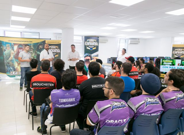 Autoridades en la presentación de la Liga Canaria de Esports HiperDino