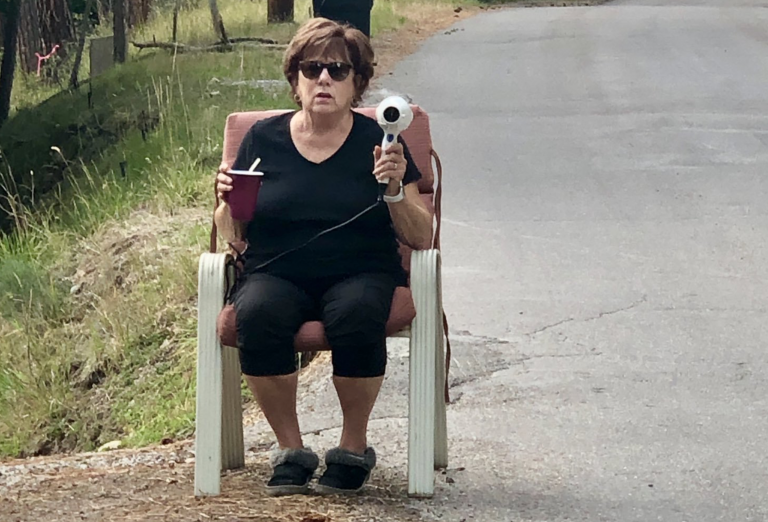 Una mujer logra acabar con el exceso de velocidad utilizando un secador como radar