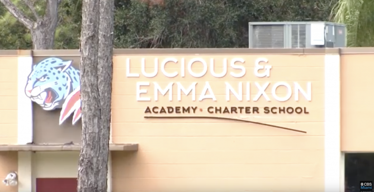 Despedido un policía por esposar y arrestar a una niña de seis años tras una pataleta en el colegio