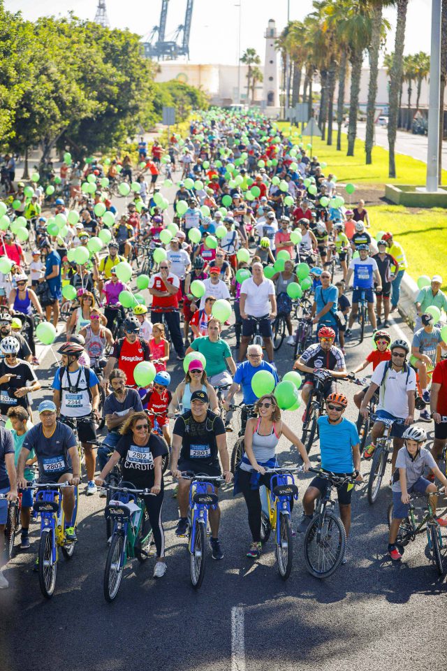 Miles de personas celebran la Fiesta de la Bici más multitudinaria de los últimos años en la capital 9 GER1548