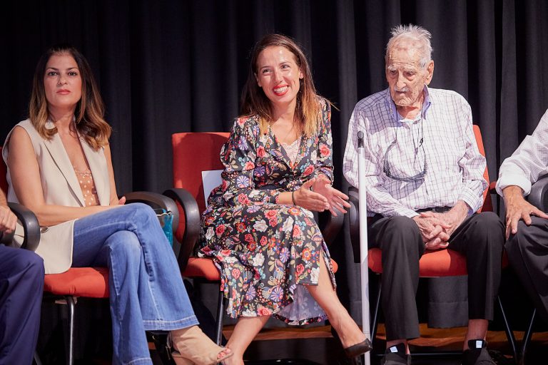 La alcaldesa de Santa Cruz reconoce el valor y el legado de la figura de Rafael Hernández “El Mudito”