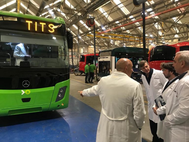 Titsa solo dejará acceder a las guaguas por la puerta trasera a partir de mañana viernes