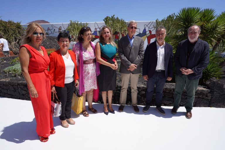 El presidente de Canarias se interesa en Lanzarote por los proyectos de la Fundación César Manrique