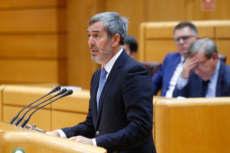Clavijo advierte que la propuesta de Hacienda para gravar el transporte aéreo no excluye a Canarias