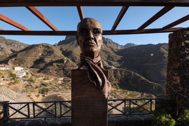 nestor alamo busto 48733088887 o